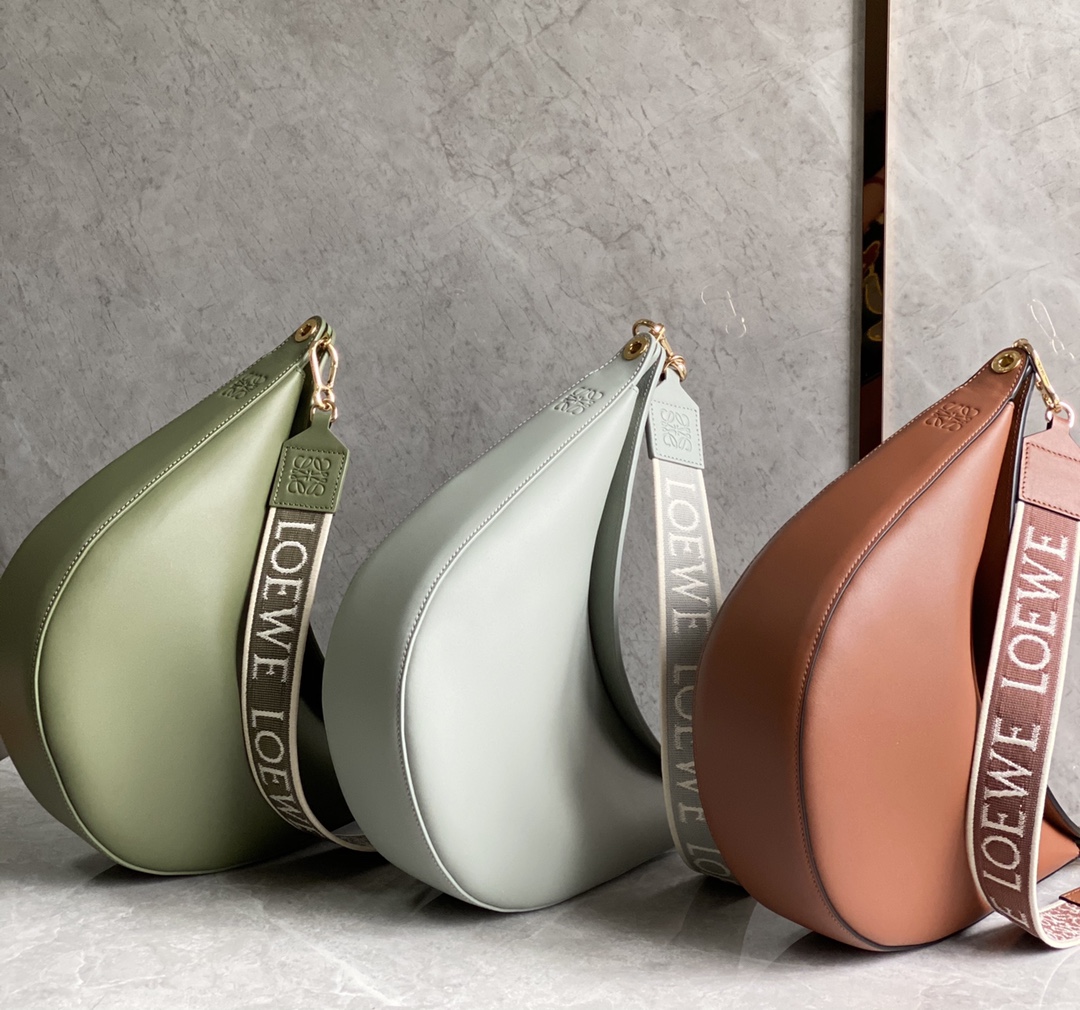 LOEWE罗意威 Luna 半月包 0676雾霾蓝