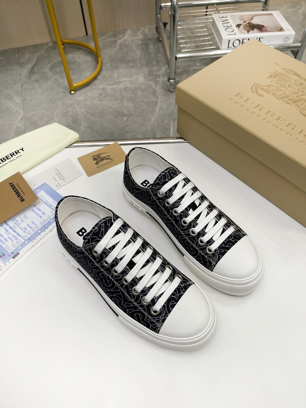 NO:419112,Factory price for men 10 Baobali new 1 to 1 hot Vintage plaid cotton sports couple shoes with face 95 cotton, 5 calfskin lining 90 cotton, 10 sheep sole shoes leather TPU material tie-fitting design shoe heel Burber* lettering mother flower logo made in Italy SIZE:35-46 (46 ordering without replacement), casual shoes/sports shoes, burberry, sneakers, cowhide19860909厂工价男10宝巴莉款新1比1爆火款Vintage 纹格棉质运动情侣鞋款面95棉,5小牛皮内衬90棉,10绵羊底鞋皮TPU材系质带计设 鞋饰跟有 Burber*字压母花徽标意大利制 SIZE:35-46(46做订不换退）,休闲鞋/运动鞋,burberry,sneakers,cowhide,Women's Shoes