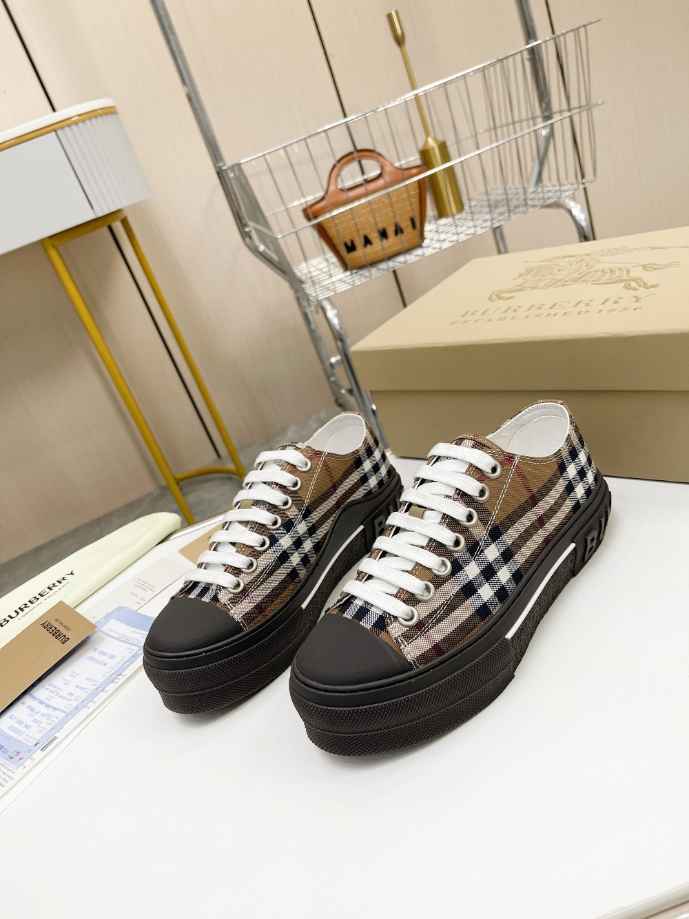 [Burberry Women
