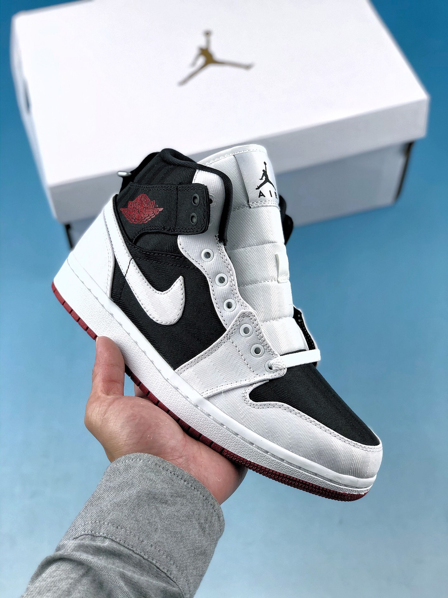 本地自取 终端放店
过验版  Air Jordan 1 Mid 白黑色
市售最强中帮 天花板品质！
市面唯一正确版本 全鞋正品原材料 
公司原鞋购回重新打版开模 拒绝公底 购置公司同步原材料 都有细节还原95%全网最高版本 原汁原味 忠于原版
货号：DD9338-016
Size：35-40