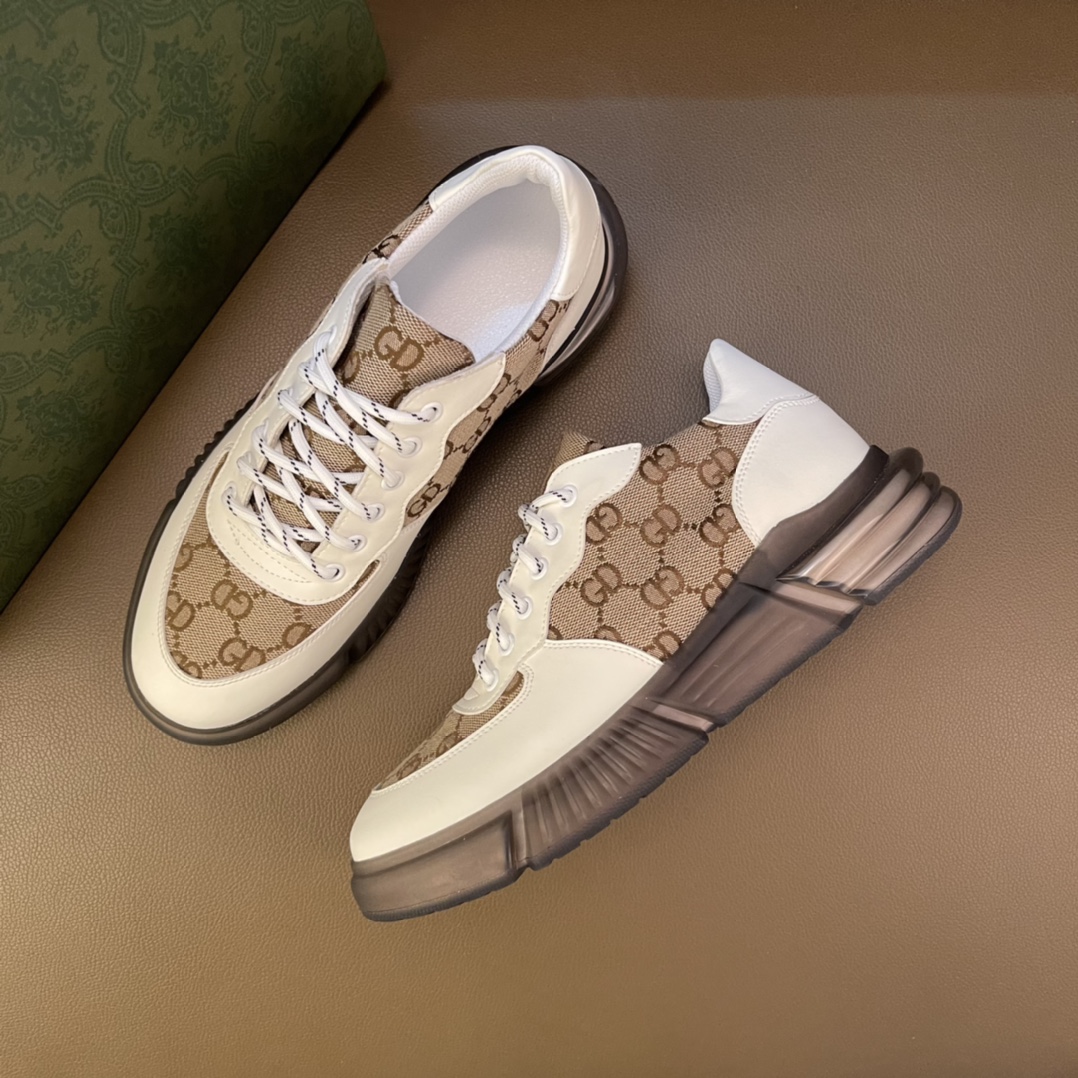 I5  高品质😍 欧美大师设计简洁高档大气，专柜品质值得信赖，面料进口顶级牛皮 。😍 羊皮内里🐑 做工精细，专柜原版大底，上脚舒适百搭，潮男乐福专属定制，小 麦昆 Alexander McQueen  适合司机户外行车🚗 休闲鞋系列之首 男鞋