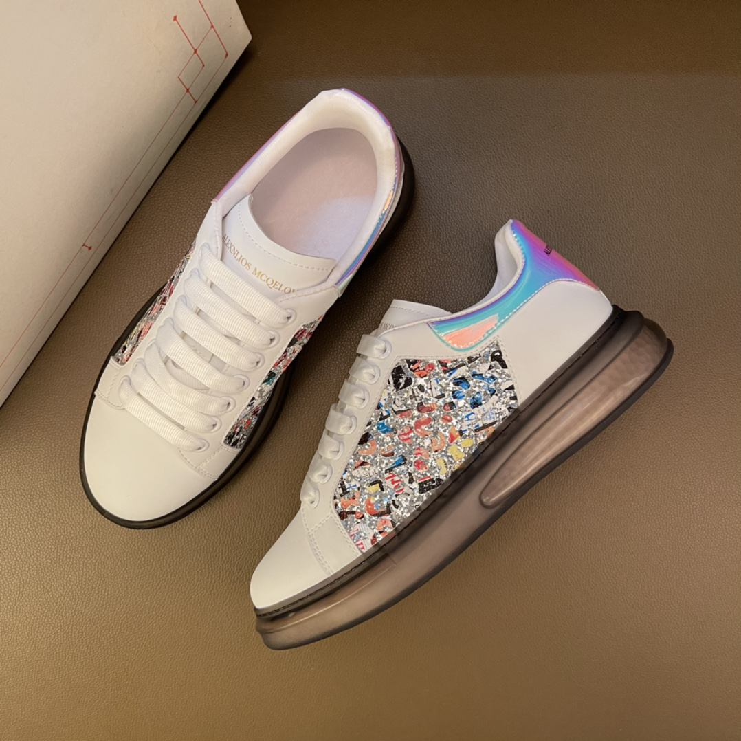 I5  高品质😍 欧美大师设计简洁高档大气，专柜品质值得信赖，面料进口顶级牛皮 。😍 羊皮内里🐑 做工精细，专柜原版大底，上脚舒适百搭，潮男乐福专属定制，小 麦昆 Alexander McQueen  适合司机户外行车🚗 休闲鞋系列之首 男鞋