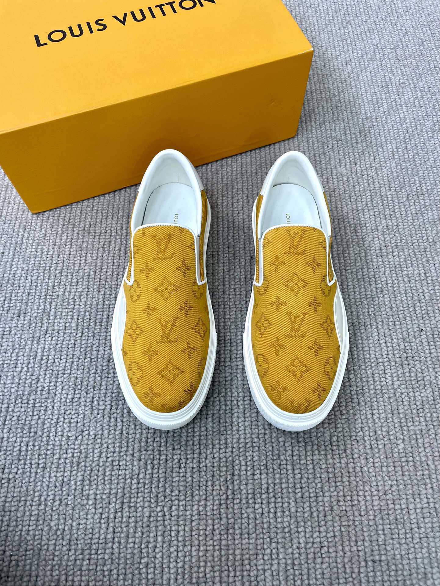 حذاء Louis Vuitton رجالي كاجوال رياضي فاخر بنقشة المونوغرام