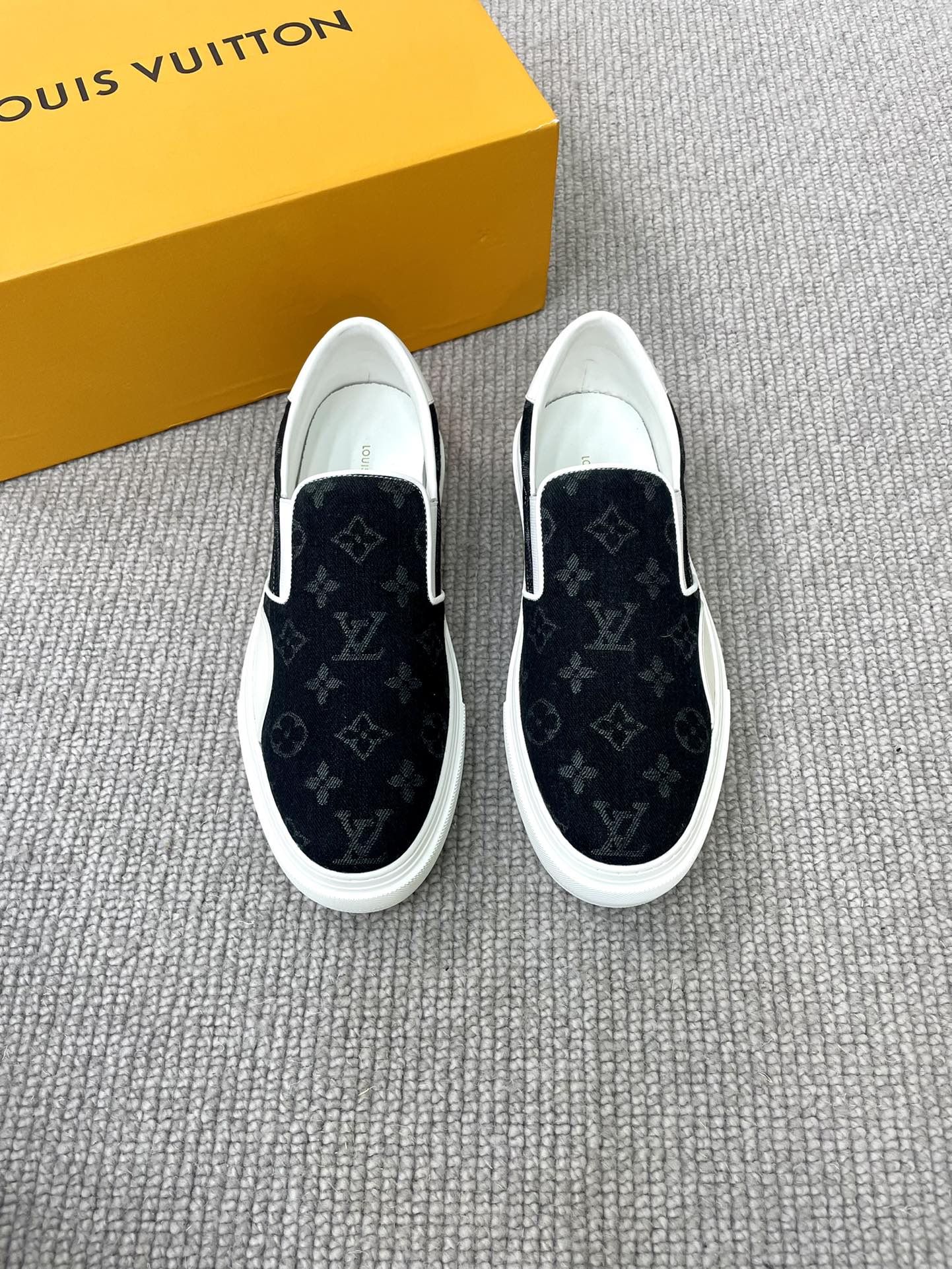 Louis Vuitton Baskets Homme en Toile Monogram Eclipse - Confort et Style