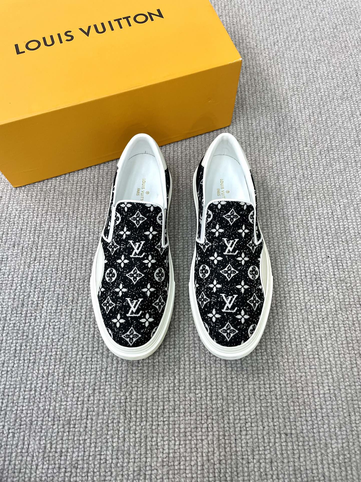 Zapatillas Slip-On Louis Vuitton para Hombre - Diseño Clásico y Elegante