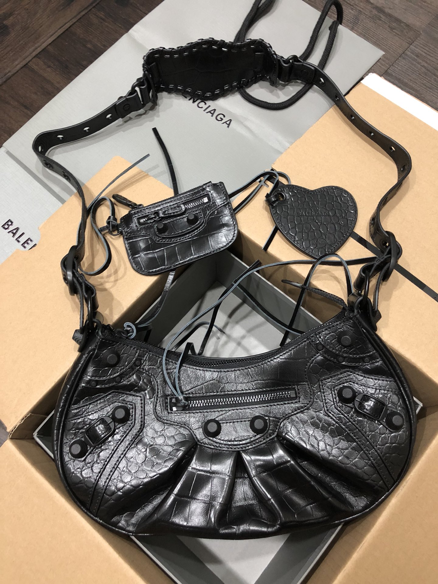 Balenciaga Style Black Leather Card Holder Lookbook Reference image 1