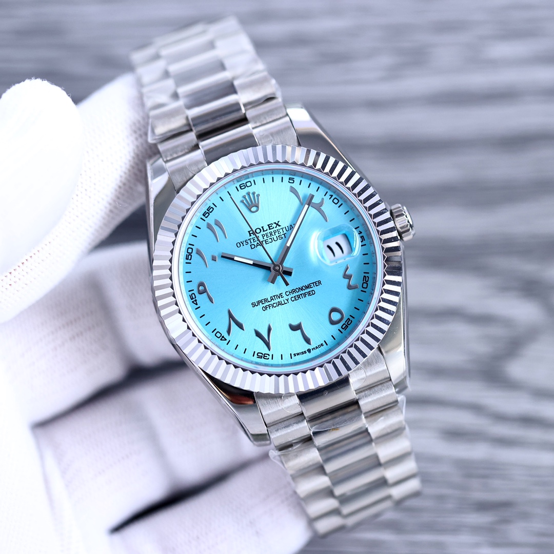 NO:820680,TW launches the Rolex/ROLEX Datejust Series Middle East Digital Scale Special Edition Watch. [Case] The 41mm fine steel case is composed of a triangular fluted bezel and a 904L stainless steel middle case. The excellent material demonstrates solid elegance and perfect proportions. After polishing, it exudes the luster of the fine steel material, giving the watch the most unique viewing experience. [Dial]  The unique Middle Eastern digital scale dial shows luxury and elegance. The hour and minute hands are covered with fluorescent filling, so you can observe the time even in a dark environment, which increases the readability of the watch. The 'water drop' 2.5 times date magnification device consistently used by Rolex facilitates the observation of the date.  As one of the characteristics of Rolex, it also deepens the brand recognition of the watch. [Movement] adopts tw's exclusive research and development/2836 self-winding movement, which has been greatly improved in terms of accuracy, power reserve and stability. It has the strongest power reserve in the market of about 70 hours. Classic style, new innovation  Welcome to taste the actual pictures of mechanical watches,,rolex19860909TW 推出 劳力士/ ROLEX 日志型系列 中东数字刻度特别版腕表. 【表壳】41mm精钢表壳由三角坑纹表圈与904L不锈钢中层表壳组合而成,优秀的材质彰显着坚固优雅与完美比例.经过打磨之后,散发着精钢材质的光泽,带来腕表最独特的观表感受.【表盘】 独树一帜的中东数字刻度表盘,展现奢华与典雅风范.时分针上都覆有荧光填充,即使在较暗的环境下也能观察时间,增添了腕表的可读性.劳力士一贯使用的“水滴式”2.5倍日期放大装置,便利了对日期的观察,作为劳力士的特色之一的它也加深了腕表的品牌辨识度.【机芯】采用tw独家研发/2836自动上链机芯,在精准性、动储和稳定性方面得到大幅提升.拥有长达约70小时的市场最强动力储存.经典的样式、新款创新 欢迎品鉴 实物图拍摄机械腕表,,,rolex,Watch