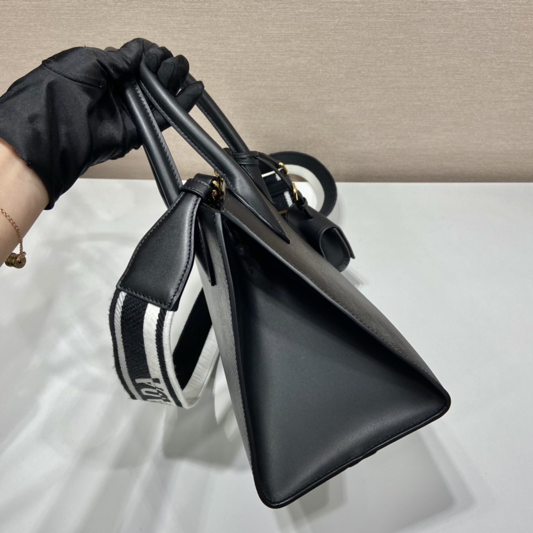 PRADA普拉达进口粗十字牛皮手提包1BA156