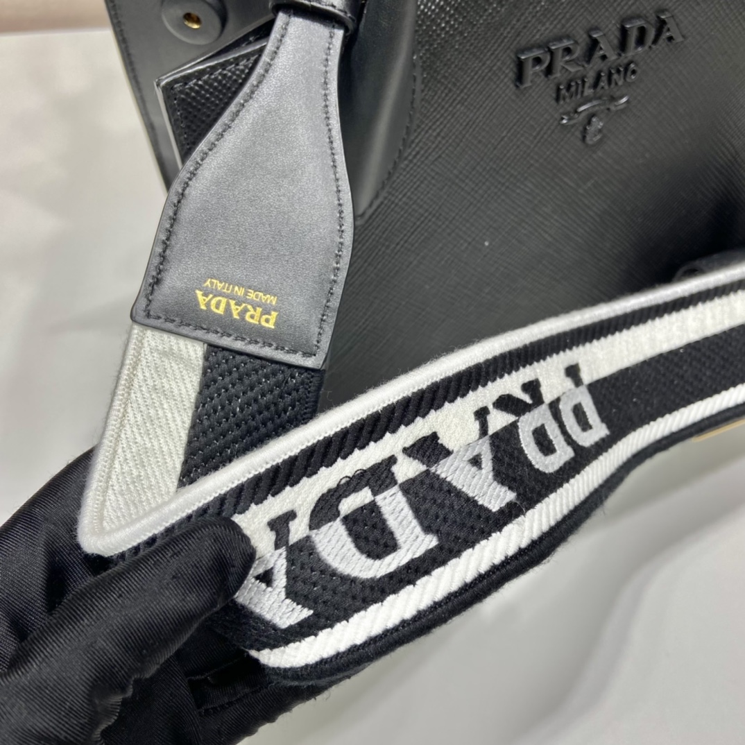 PRADA普拉达进口粗十字牛皮手提包1BA156