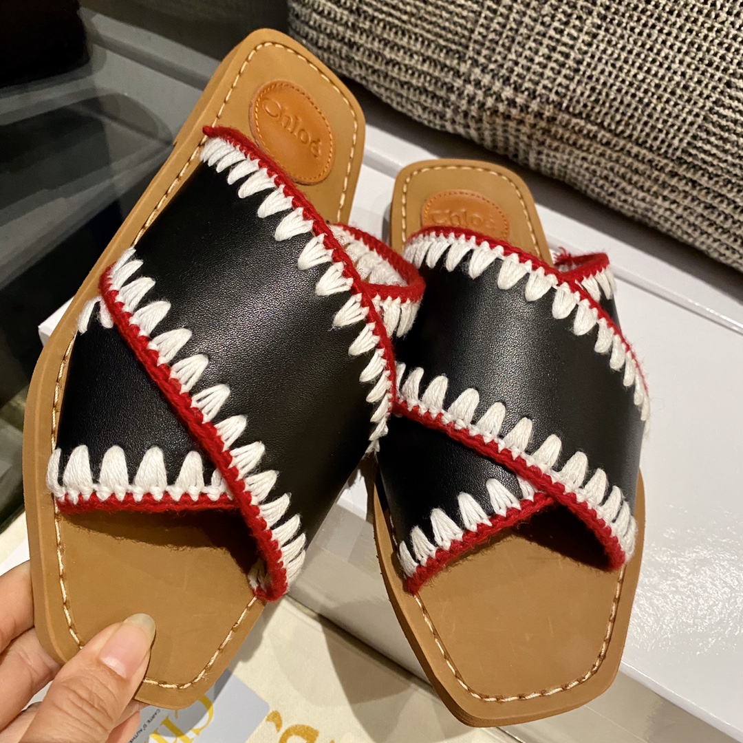 High-Quality Custom-Made Roman Slippers with Unique Features and Materials - 图片 4