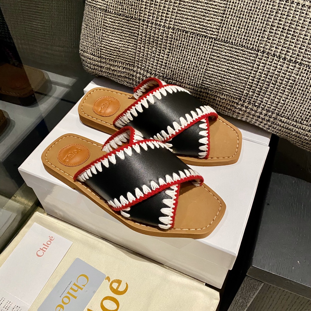 High-Quality Custom-Made Roman Slippers with Unique Features and Materials - 图片 2