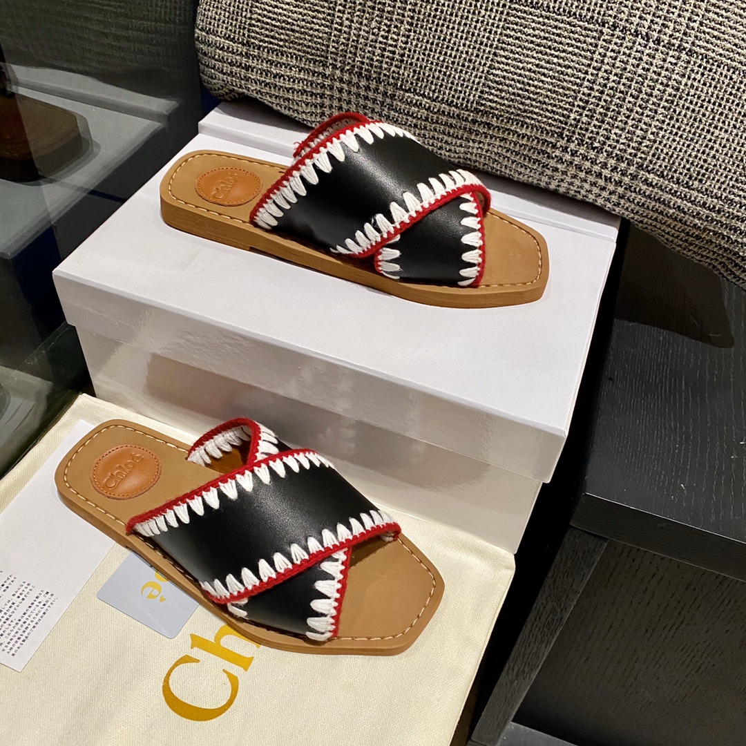 High-Quality Custom-Made Roman Slippers with Unique Features and Materials - 图片 6