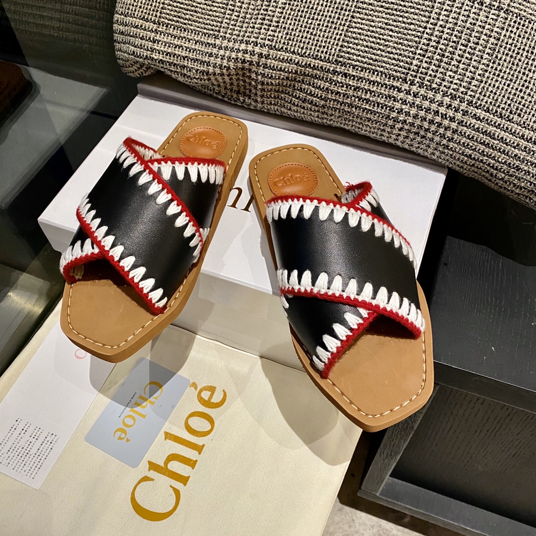 High-Quality Custom-Made Roman Slippers with Unique Features and Materials - 图片 1