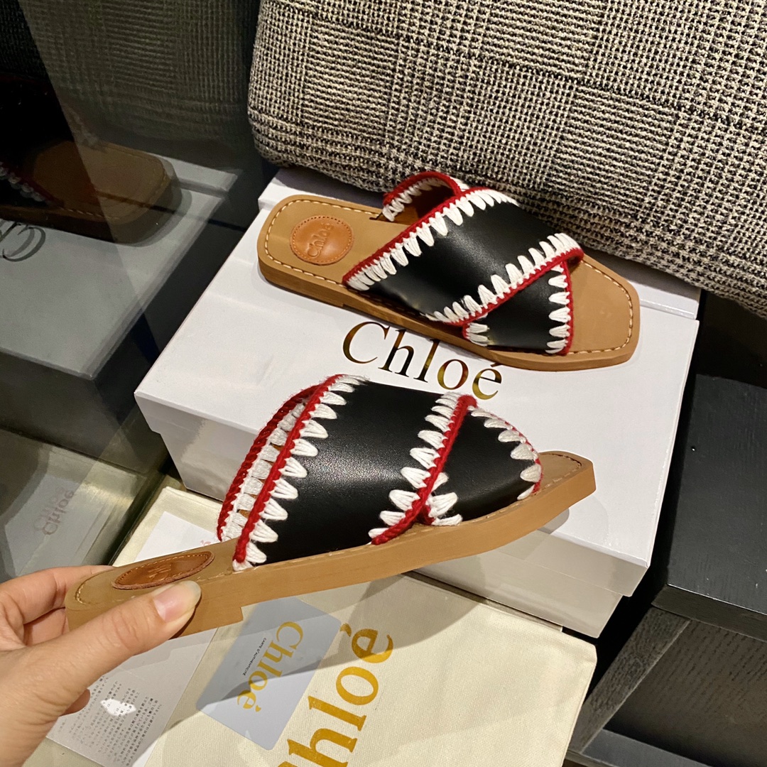High-Quality Custom-Made Roman Slippers with Unique Features and Materials - 图片 3