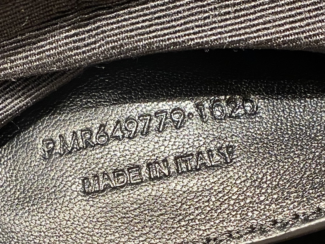 Saint laurent Ysl 80’s 𝙑𝙖𝙣𝙞𝙩𝙮 方形水桶化妆包 649779黑色