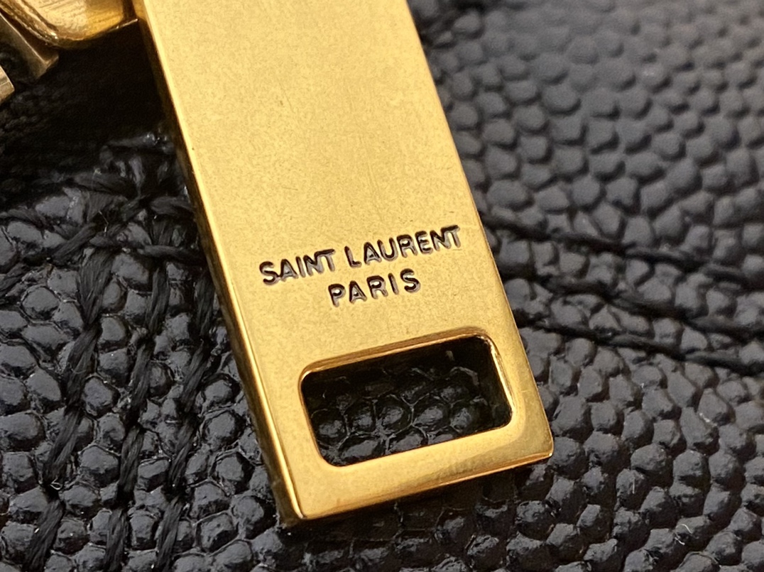 Saint laurent Ysl 80’s 𝙑𝙖𝙣𝙞𝙩𝙮 方形水桶化妆包 649779黑色