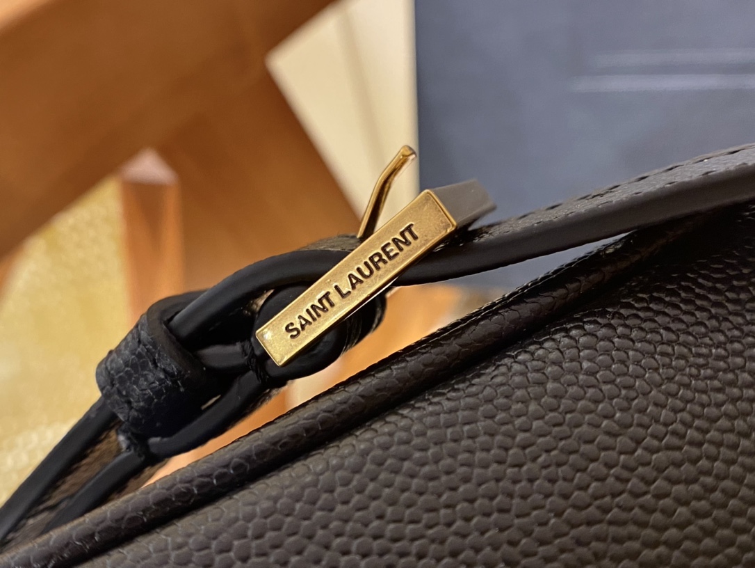 Saint laurent Ysl 80’s 𝙑𝙖𝙣𝙞𝙩𝙮 方形水桶化妆包 649779黑色