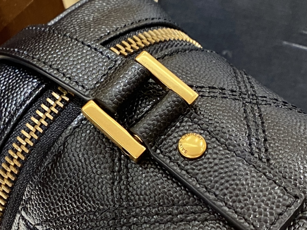 Saint laurent Ysl 80’s 𝙑𝙖𝙣𝙞𝙩𝙮 方形水桶化妆包 649779黑色