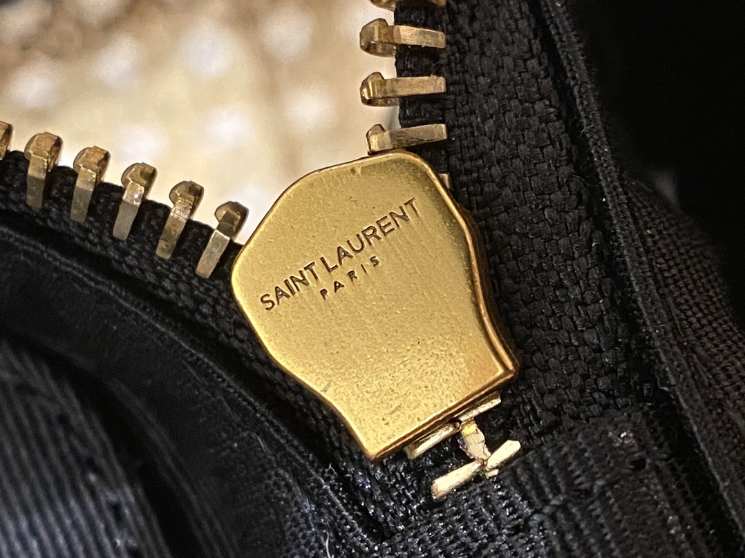 Saint laurent Ysl 80’s 𝙑𝙖𝙣𝙞𝙩𝙮 方形水桶化妆包 649779黑色