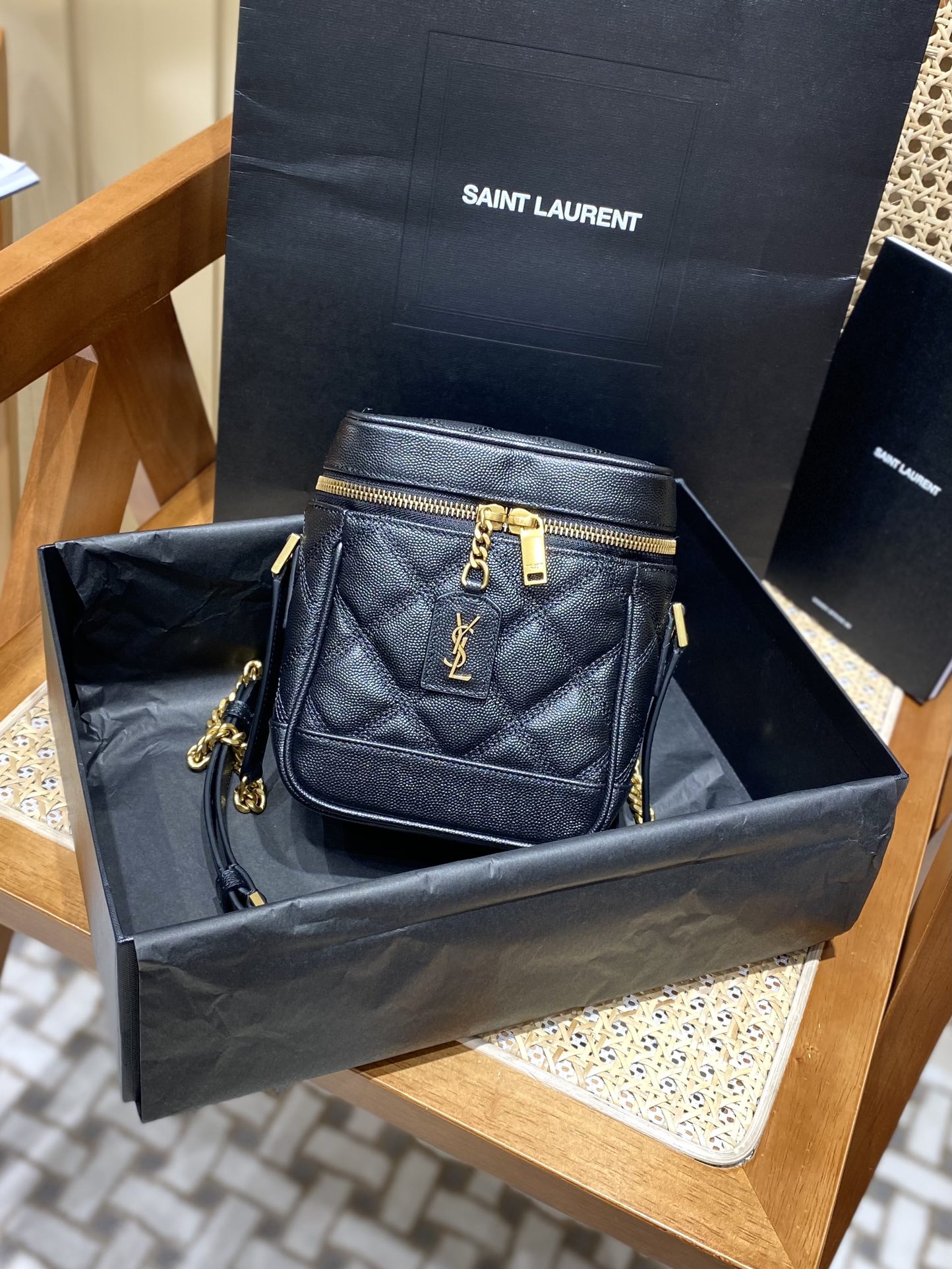 Saint laurent Ysl 80’s 𝙑𝙖𝙣𝙞𝙩𝙮 方形水桶化妆包 649779黑色