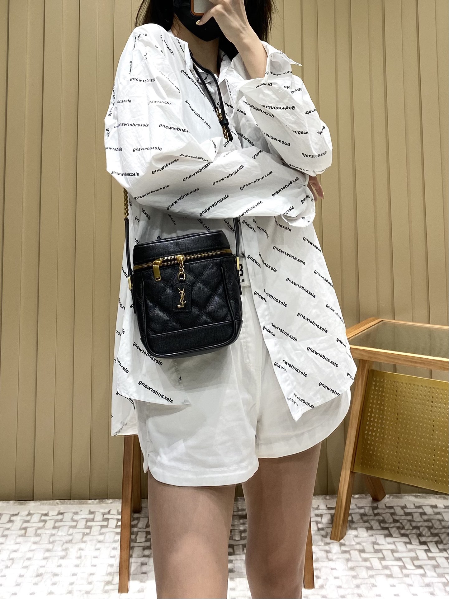 Saint laurent Ysl 80’s 𝙑𝙖𝙣𝙞𝙩𝙮 方形水桶化妆包 649779黑色