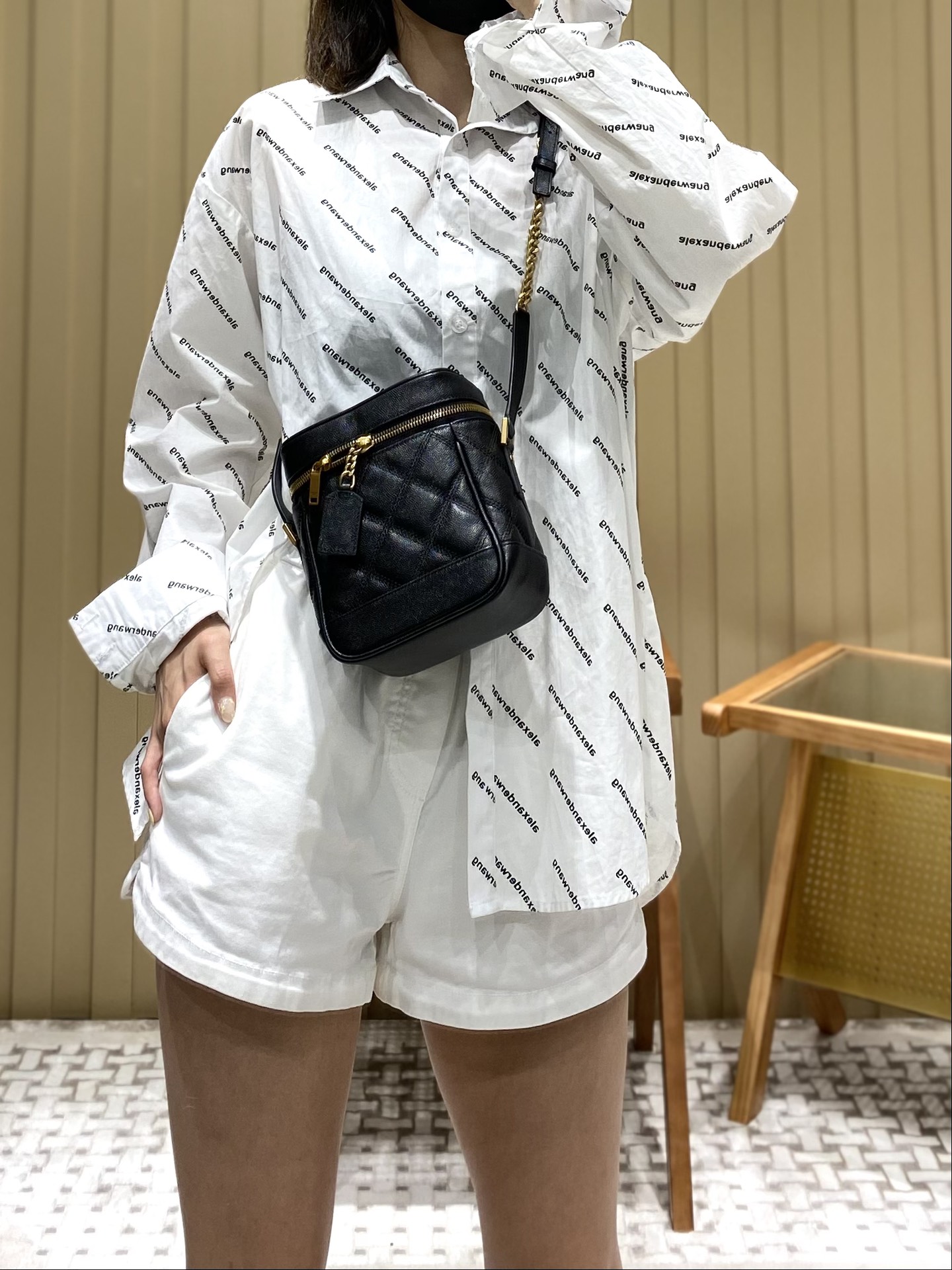 Saint laurent Ysl 80’s 𝙑𝙖𝙣𝙞𝙩𝙮 方形水桶化妆包 649779黑色