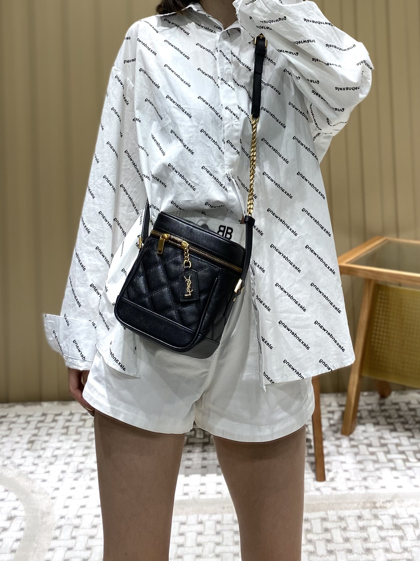 Saint laurent Ysl 80’s 𝙑𝙖𝙣𝙞𝙩𝙮 方形水桶化妆包 649779黑色