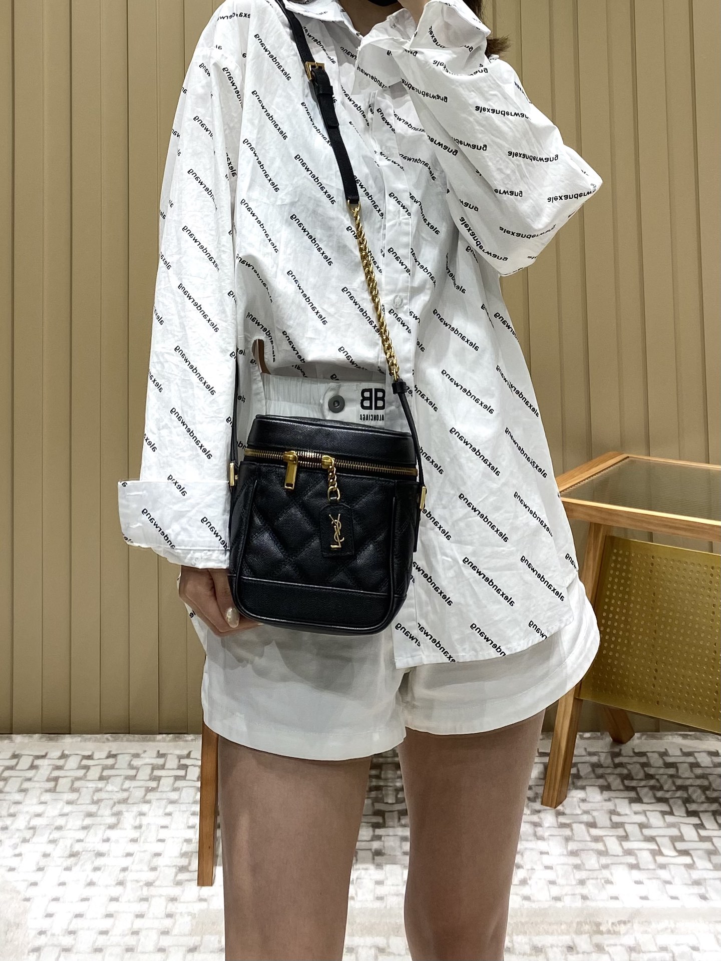 Saint laurent Ysl 80’s 𝙑𝙖𝙣𝙞𝙩𝙮 方形水桶化妆包 649779黑色