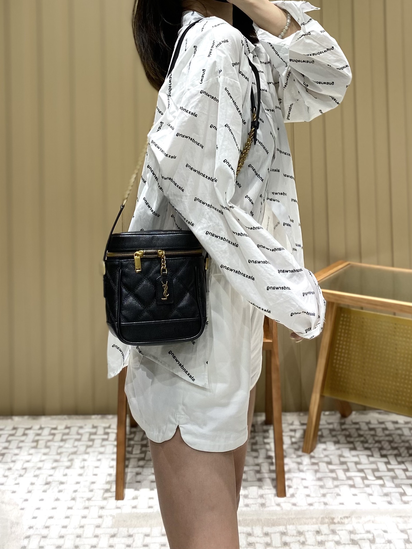Saint laurent Ysl 80’s 𝙑𝙖𝙣𝙞𝙩𝙮 方形水桶化妆包 649779黑色