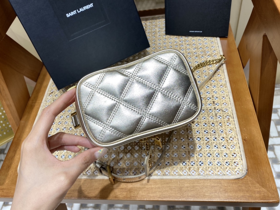 Saint laurent Ysl 80’s 𝙑𝙖𝙣𝙞𝙩𝙮 方形水桶化妆包 649779香槟金