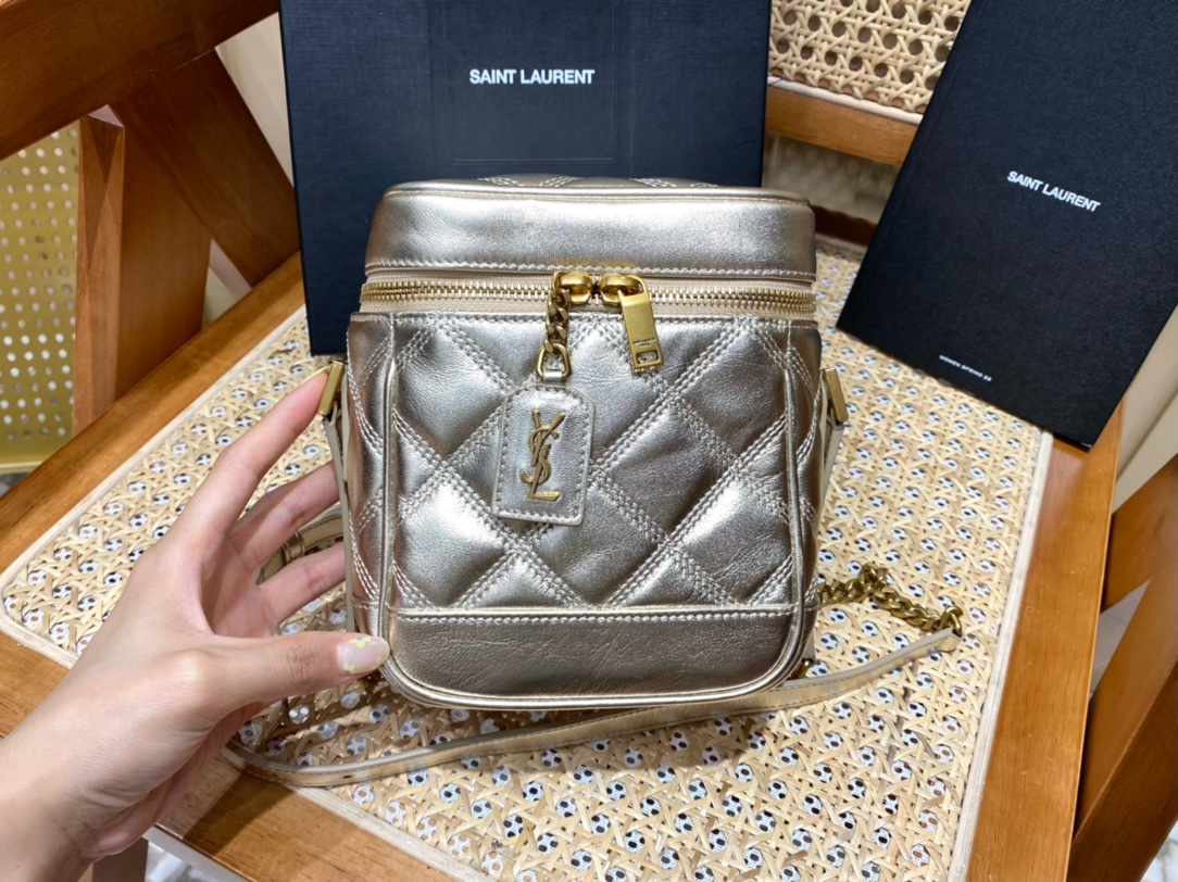 Saint laurent Ysl 80’s 𝙑𝙖𝙣𝙞𝙩𝙮 方形水桶化妆包 649779香槟金