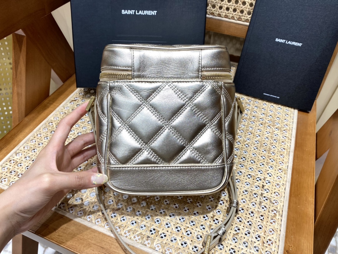 Saint laurent Ysl 80’s 𝙑𝙖𝙣𝙞𝙩𝙮 方形水桶化妆包 649779香槟金