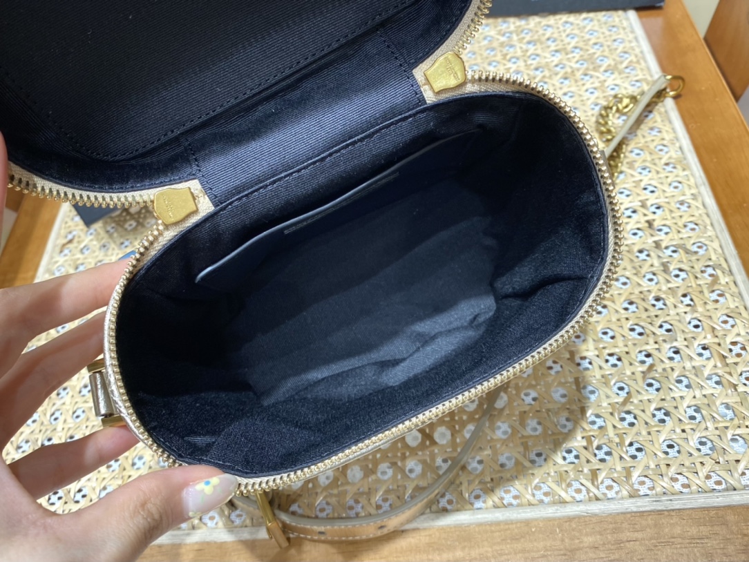 Saint laurent Ysl 80’s 𝙑𝙖𝙣𝙞𝙩𝙮 方形水桶化妆包 649779香槟金