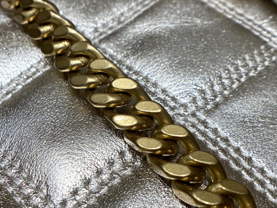 Saint laurent Ysl 80’s 𝙑𝙖𝙣𝙞𝙩𝙮 方形水桶化妆包 649779香槟金