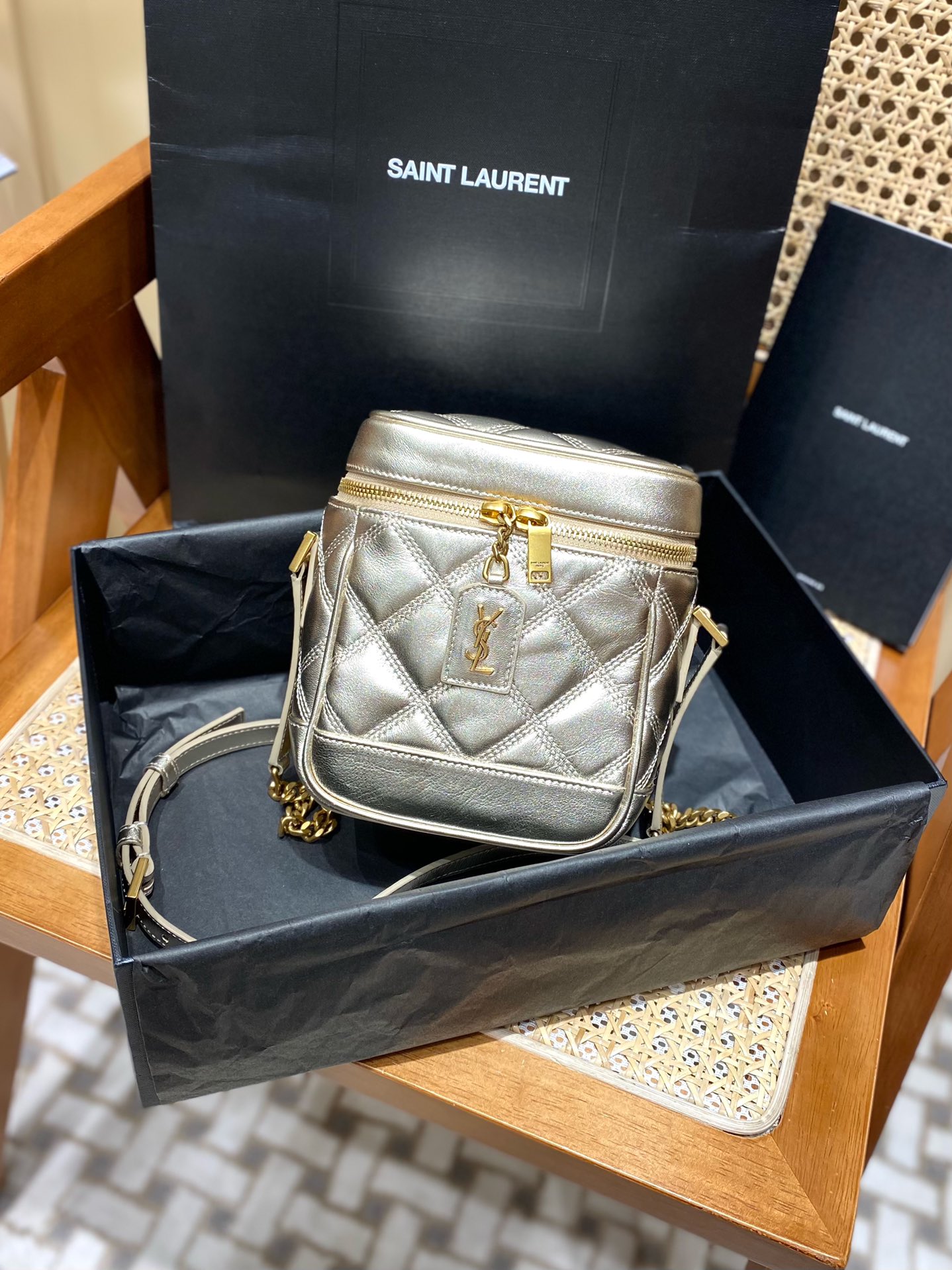 Saint laurent Ysl 80’s 𝙑𝙖𝙣𝙞𝙩𝙮 方形水桶化妆包 649779香槟金