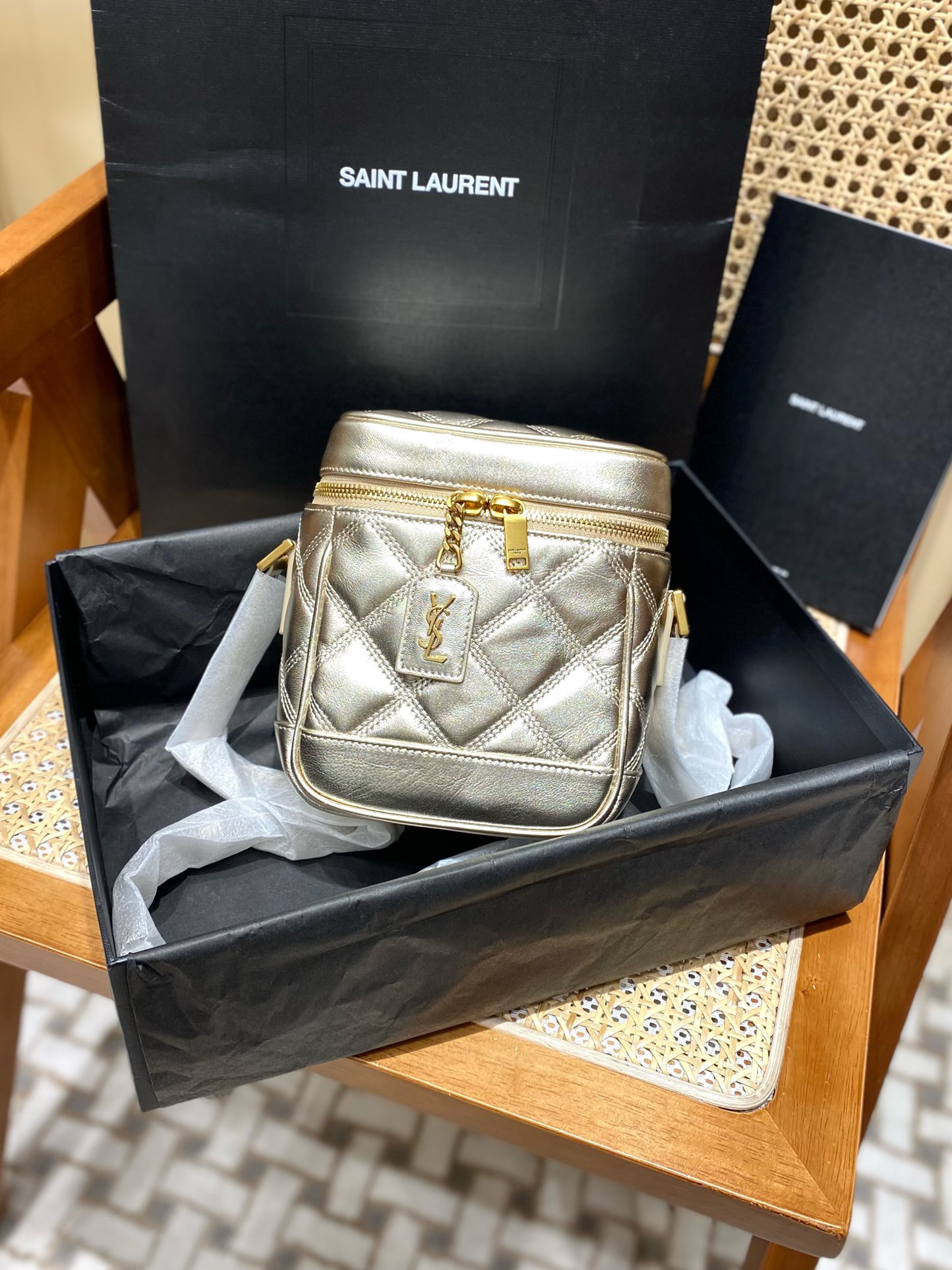 Saint laurent Ysl 80’s 𝙑𝙖𝙣𝙞𝙩𝙮 方形水桶化妆包 649779香槟金