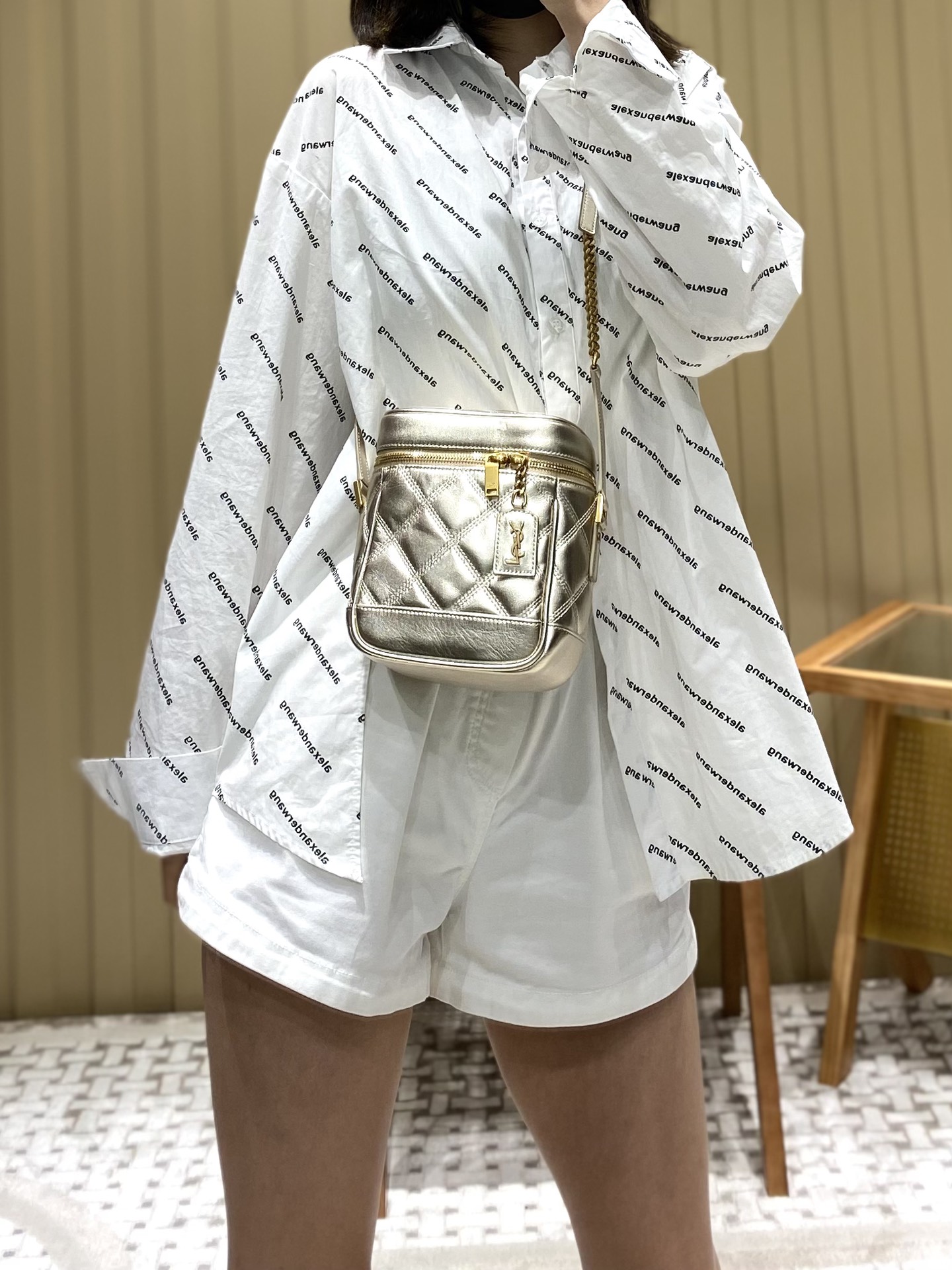 Saint laurent Ysl 80’s 𝙑𝙖𝙣𝙞𝙩𝙮 方形水桶化妆包 649779香槟金