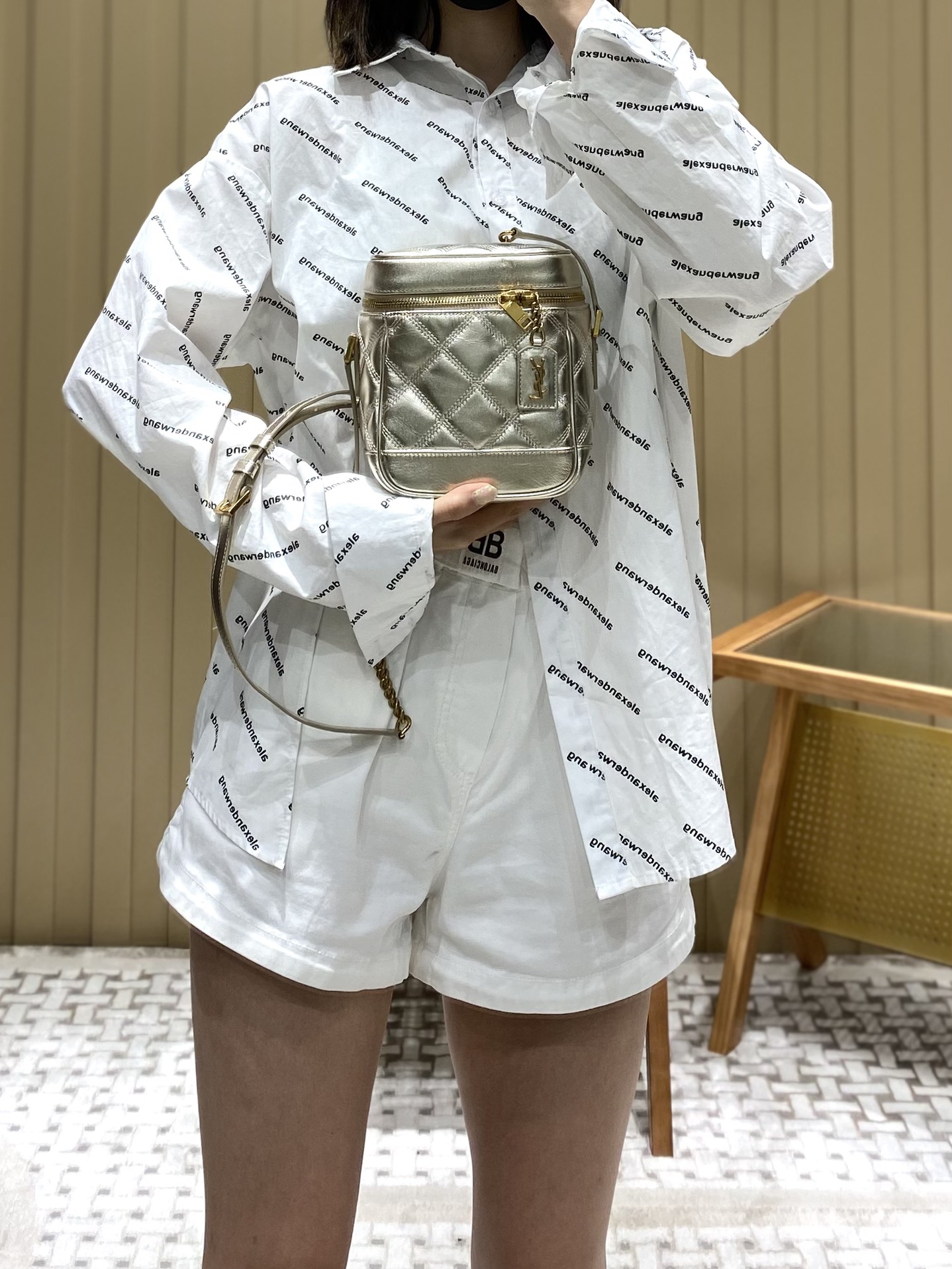 Saint laurent Ysl 80’s 𝙑𝙖𝙣𝙞𝙩𝙮 方形水桶化妆包 649779香槟金