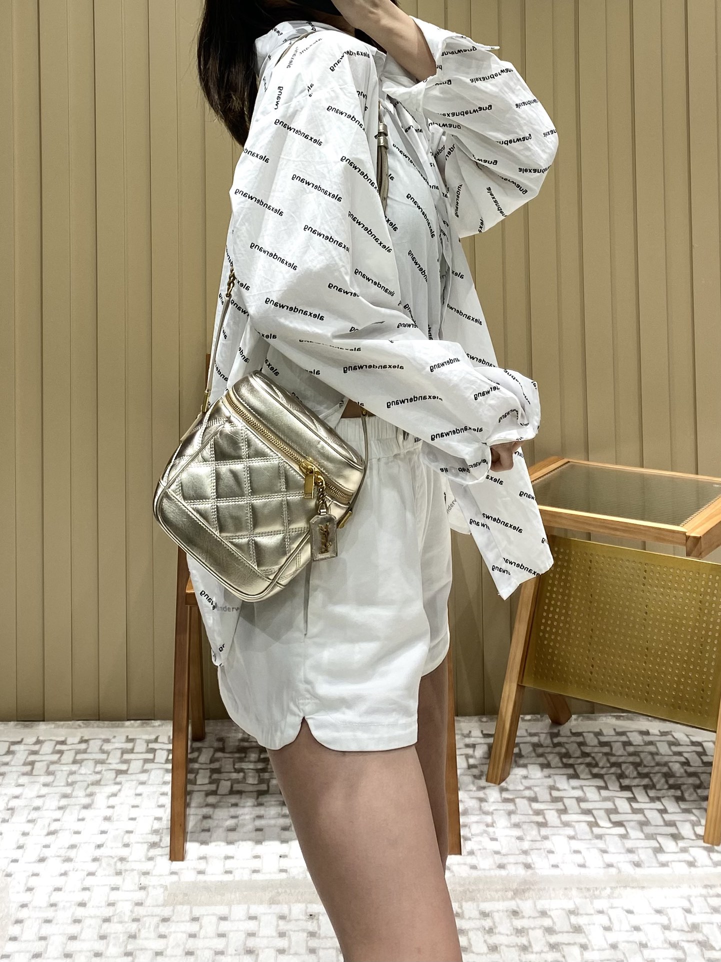 Saint laurent Ysl 80’s 𝙑𝙖𝙣𝙞𝙩𝙮 方形水桶化妆包 649779香槟金
