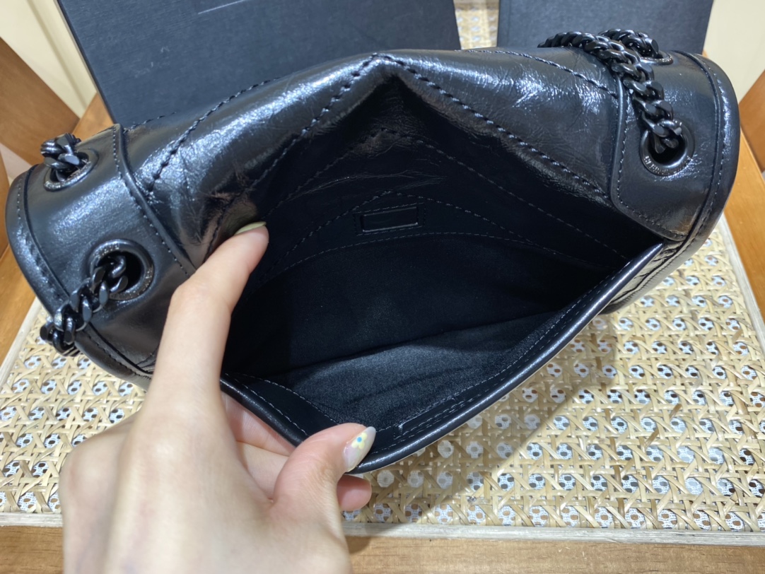 YSL 𝐍𝐢𝐤𝐢 22𝐜𝐦 邮差包 533037黑色/黑链