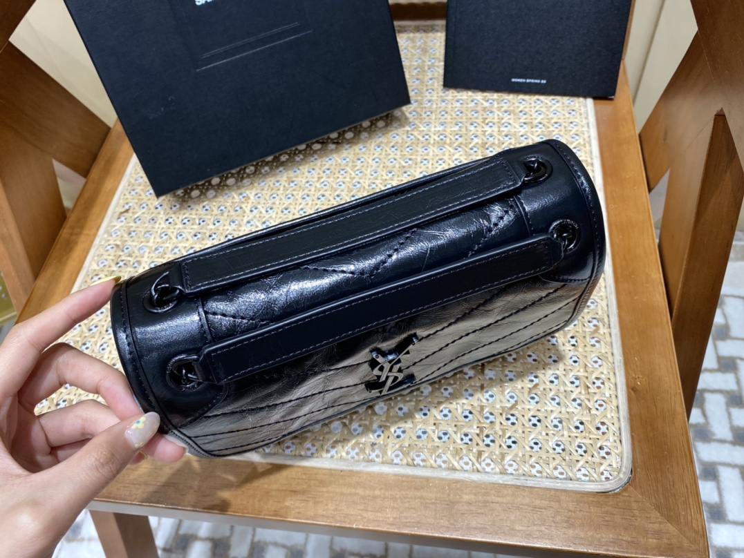 YSL 𝐍𝐢𝐤𝐢 22𝐜𝐦 邮差包 533037黑色/黑链