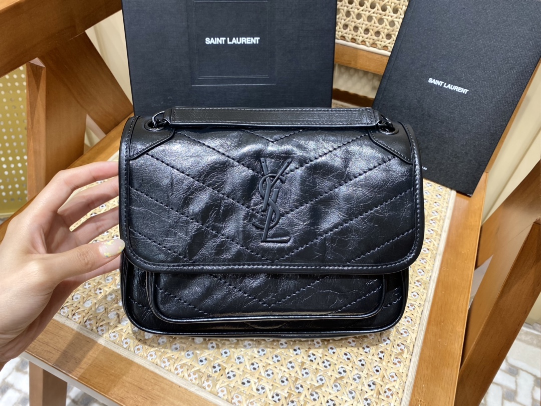 YSL 𝐍𝐢𝐤𝐢 22𝐜𝐦 邮差包 533037黑色/黑链