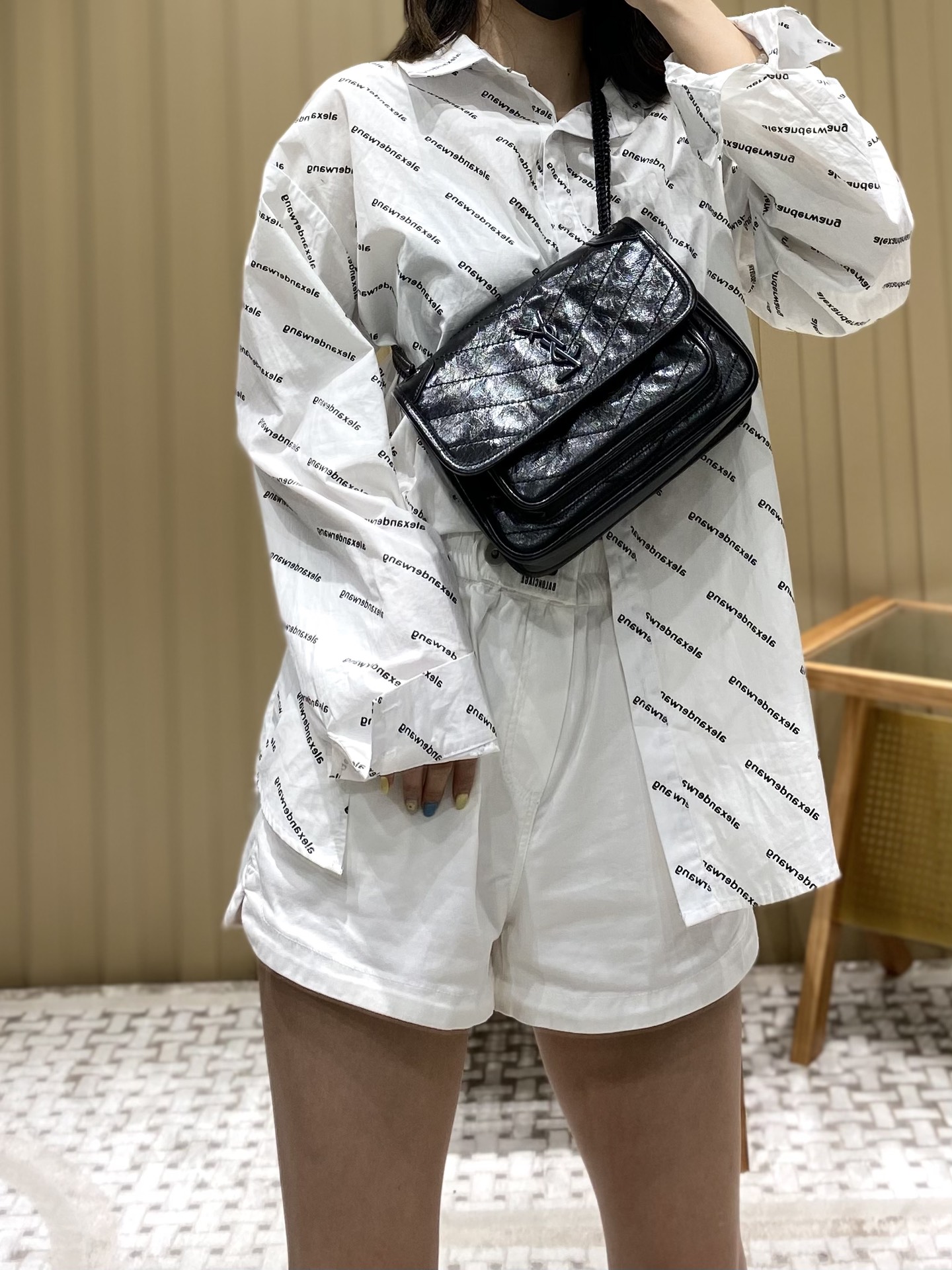YSL 𝐍𝐢𝐤𝐢 22𝐜𝐦 邮差包 533037黑色/黑链