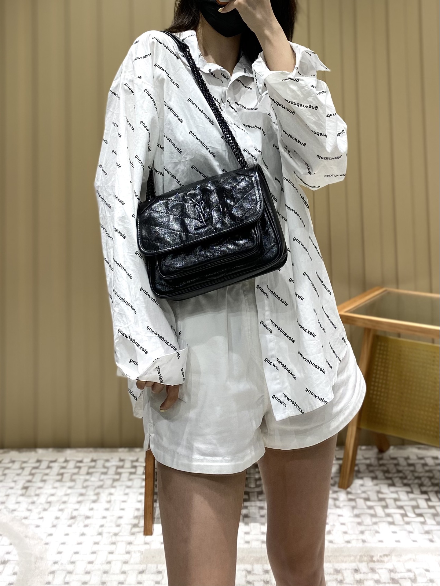 YSL 𝐍𝐢𝐤𝐢 22𝐜𝐦 邮差包 533037黑色/黑链