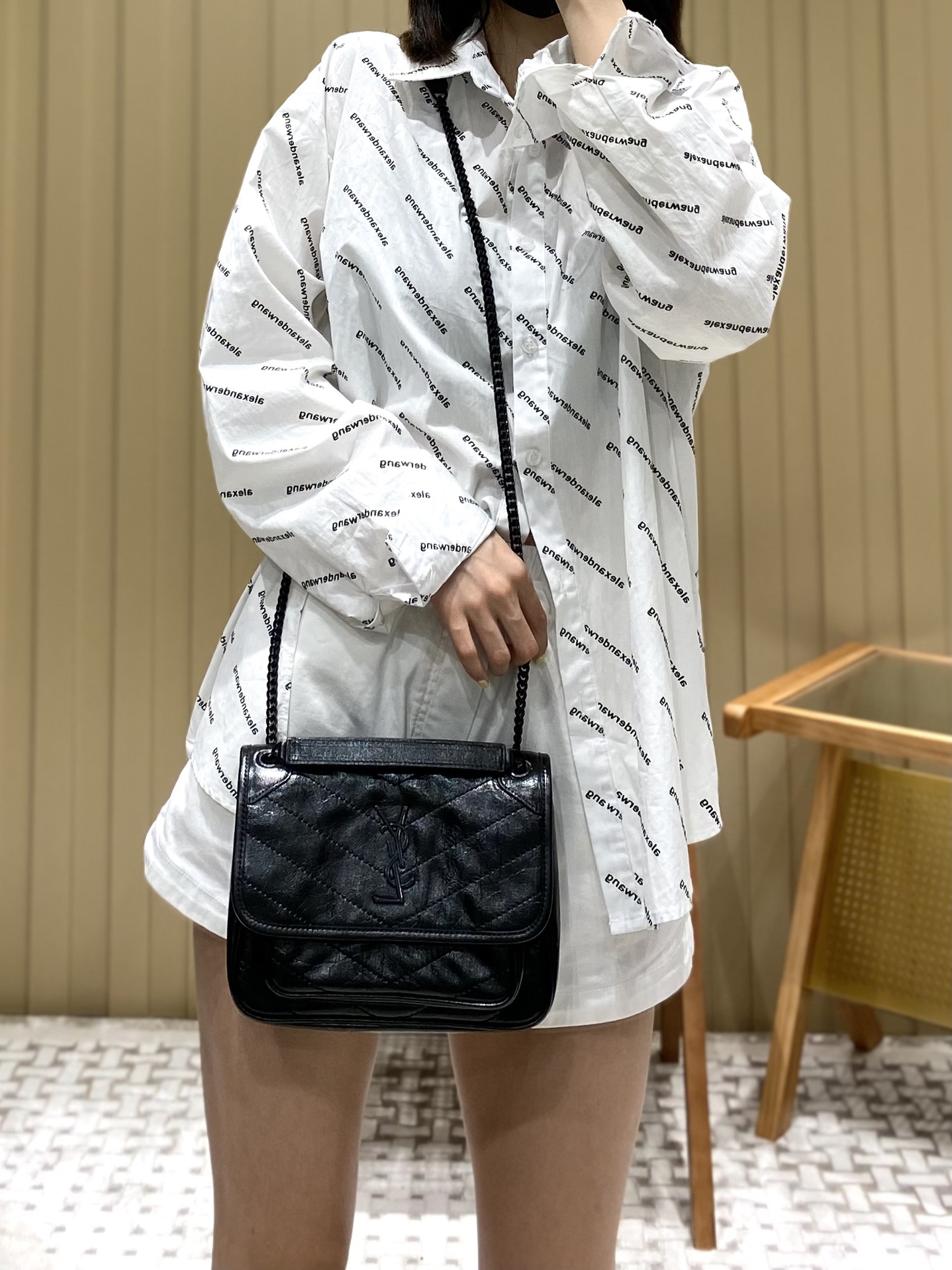 YSL 𝐍𝐢𝐤𝐢 22𝐜𝐦 邮差包 533037黑色/黑链