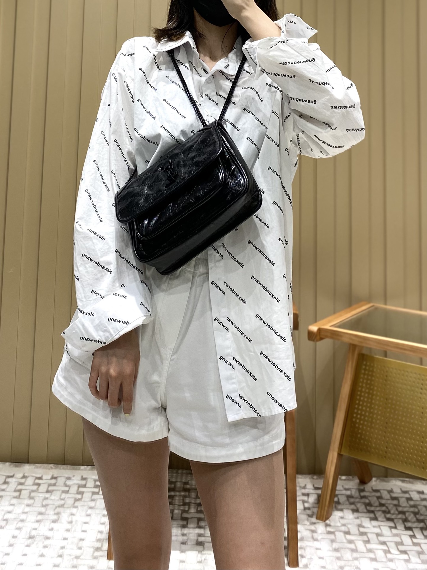 YSL 𝐍𝐢𝐤𝐢 22𝐜𝐦 邮差包 533037黑色/黑链