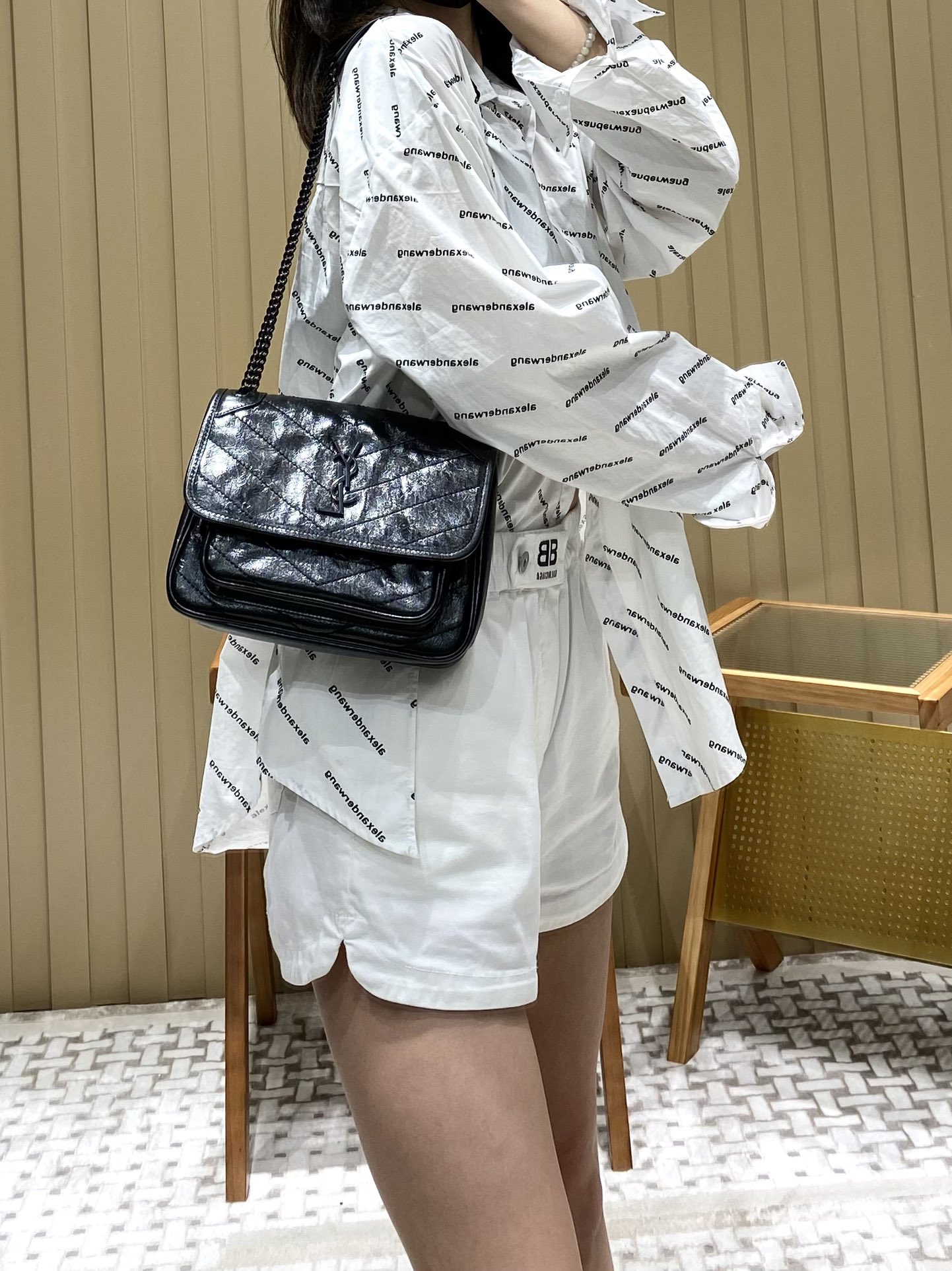 YSL 𝐍𝐢𝐤𝐢 22𝐜𝐦 邮差包 533037黑色/黑链