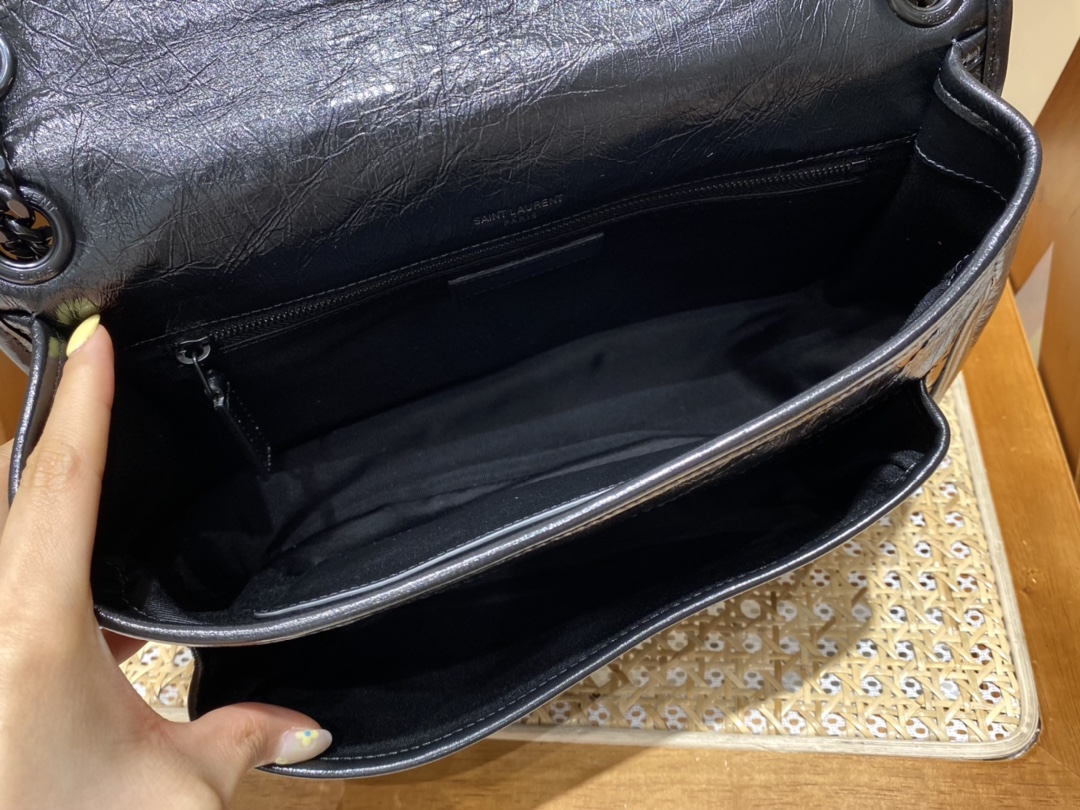 YSL 𝐍𝐢𝐤𝐢 28𝐜𝐦 邮差包 633158黑色/黑链