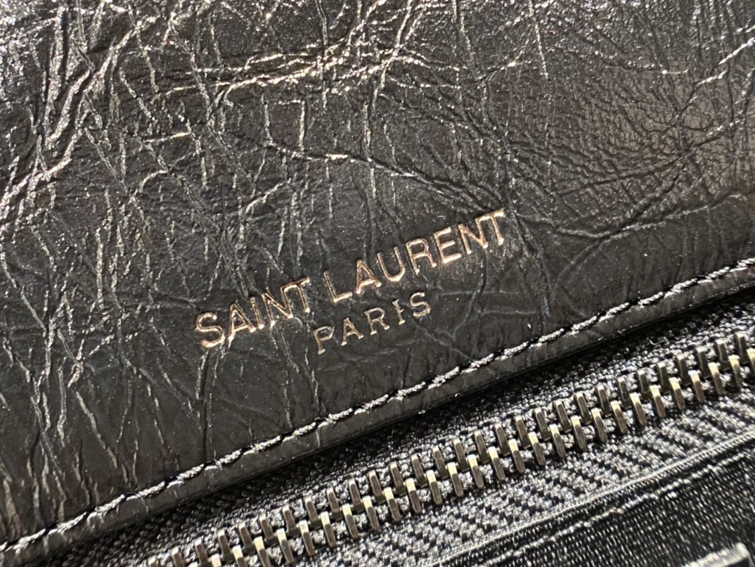 YSL 𝐍𝐢𝐤𝐢 28𝐜𝐦 邮差包 633158黑色/黑链