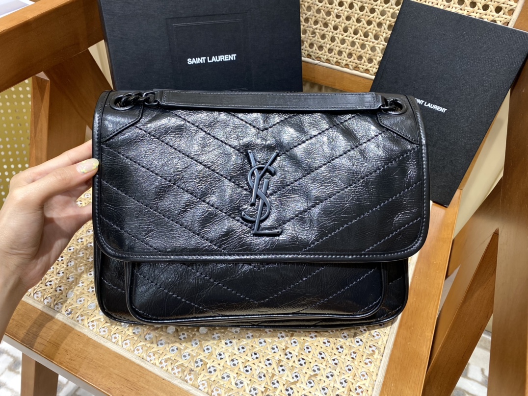 YSL 𝐍𝐢𝐤𝐢 28𝐜𝐦 邮差包 633158黑色/黑链